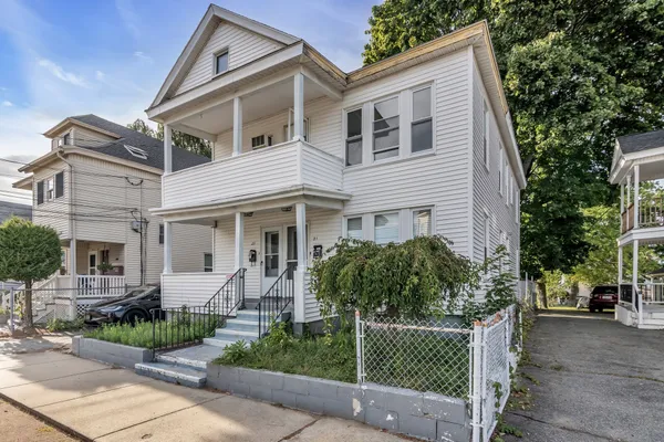 $3,000 | 21-23 Lafayette Avenue, Unit 2, Lawrence, MA 01843