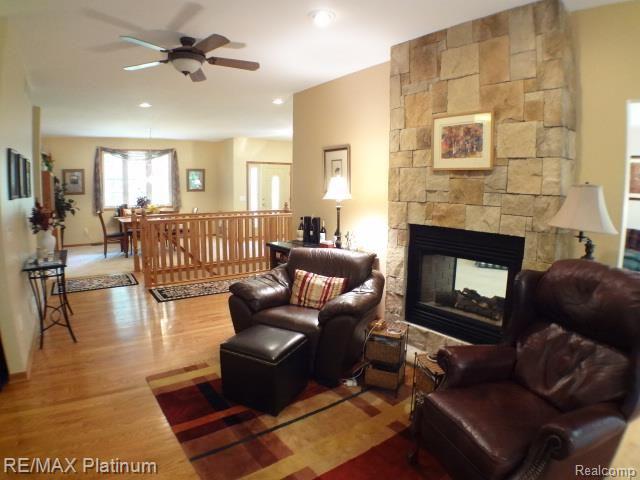 2242 Moorlands Howell, MI 48855 - Photo 10 of 54 057.jpg