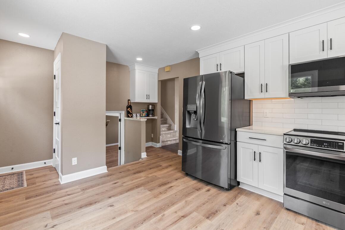 N20W28282 Oakton Road Delafield, WI 53072 - Photo 18 of 49 Kitchen