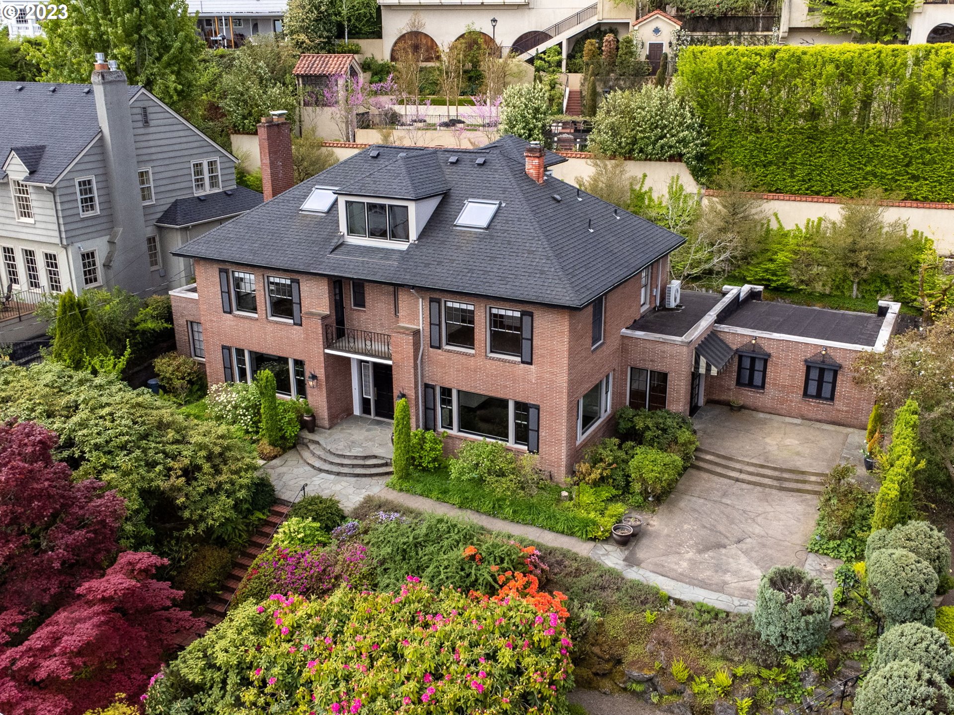 2861 Northwest Cumberland Road Portland, OR 97210 - Photo 2 of 45 Gallery Image 2