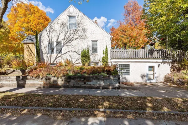 $2,300 | 3401 Buchanan Street Northeast, Minneapolis, MN 55418