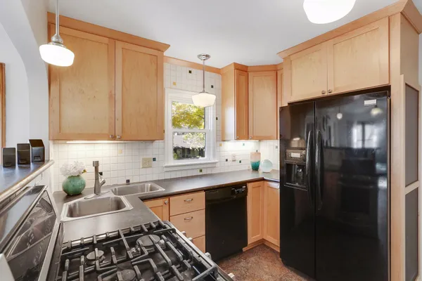 $2,300 | 3401 Buchanan Street Northeast, Minneapolis, MN 55418