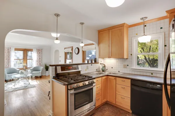 $2,300 | 3401 Buchanan Street Northeast, Minneapolis, MN 55418