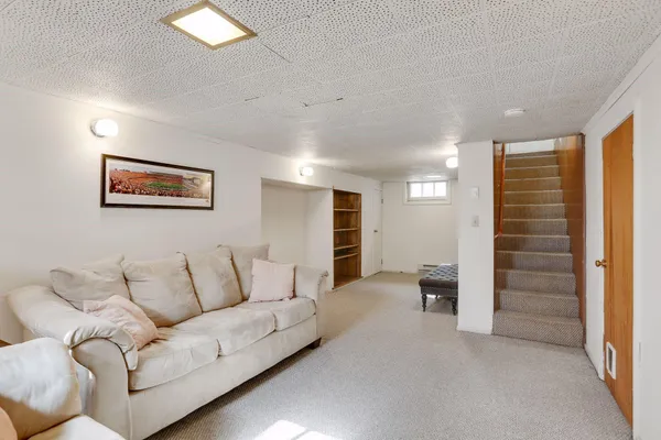 $2,300 | 3401 Buchanan Street Northeast, Minneapolis, MN 55418