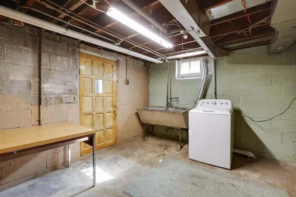 $2,300 | 3401 Buchanan Street Northeast, Minneapolis, MN 55418