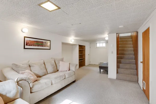 $2,300 | 3401 Buchanan Street Northeast, Minneapolis, MN 55418