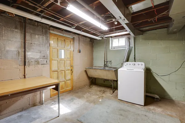 $2,300 | 3401 Buchanan Street Northeast, Minneapolis, MN 55418