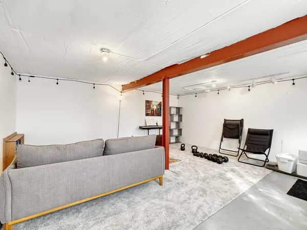 $2,300 | 3401 Buchanan Street Northeast, Minneapolis, MN 55418