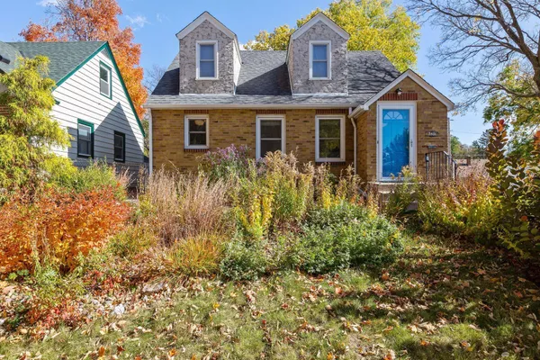 $2,300 | 3401 Buchanan Street Northeast, Minneapolis, MN 55418