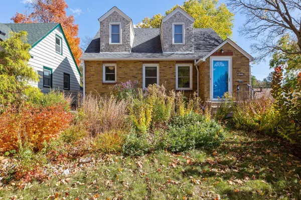 $2,300 | 3401 Buchanan Street Northeast, Minneapolis, MN 55418