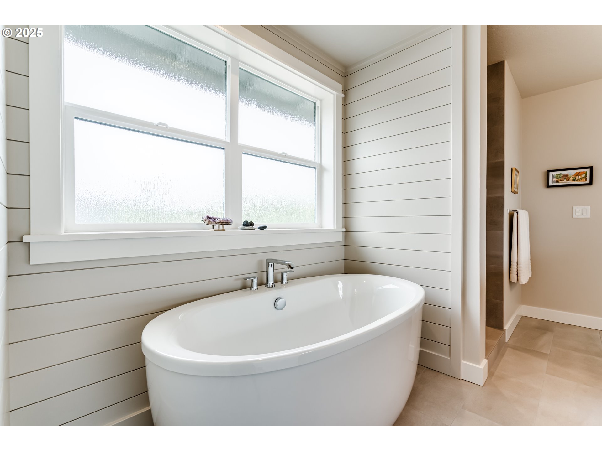 1489 Taylor Street Eugene, OR 97402 - Photo 30 of 47 a white bath tub sitting next to a window