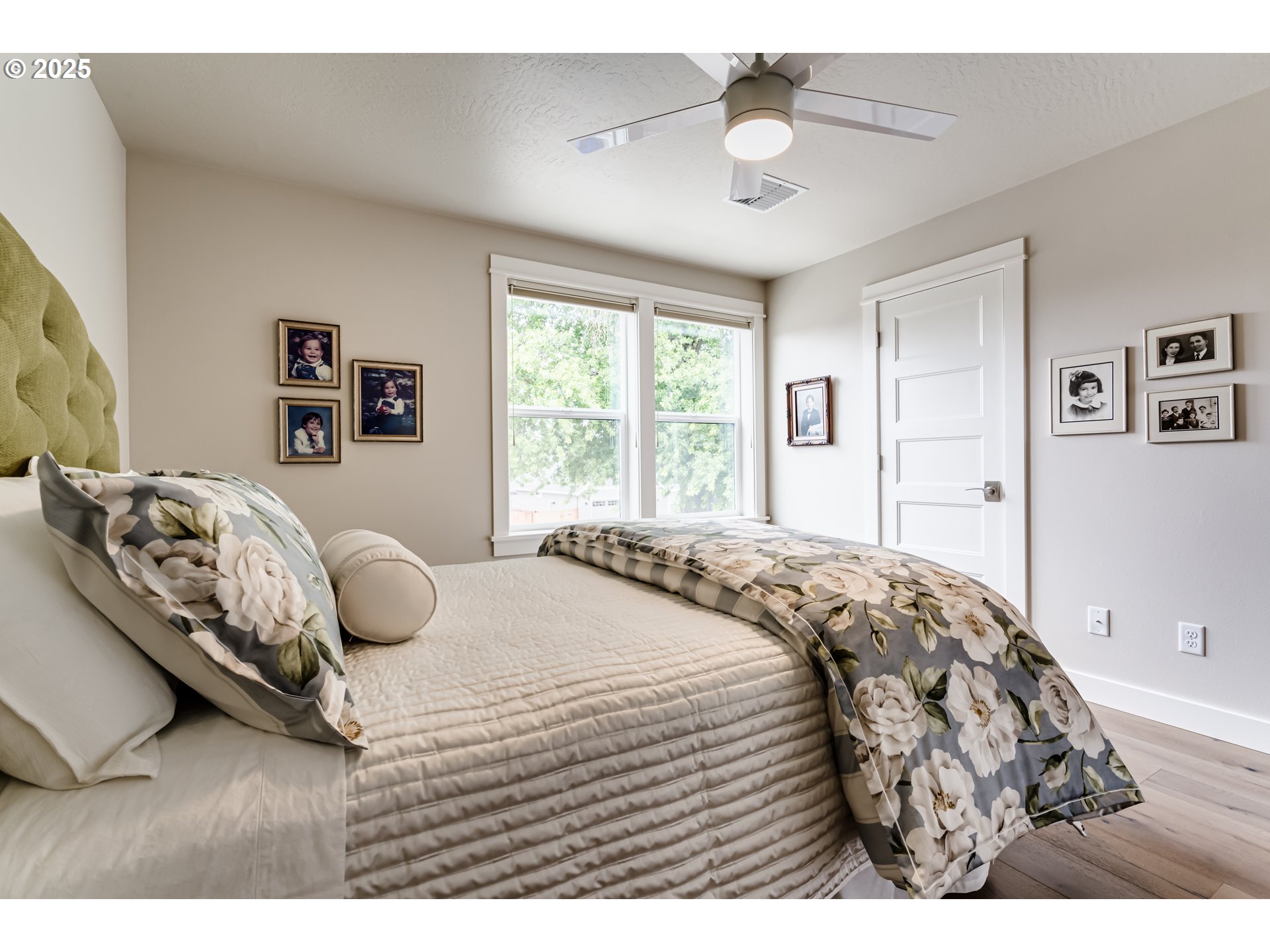 1489 Taylor Street Eugene, OR 97402 - Photo 39 of 47 a bedroom with a bed mirror and a window