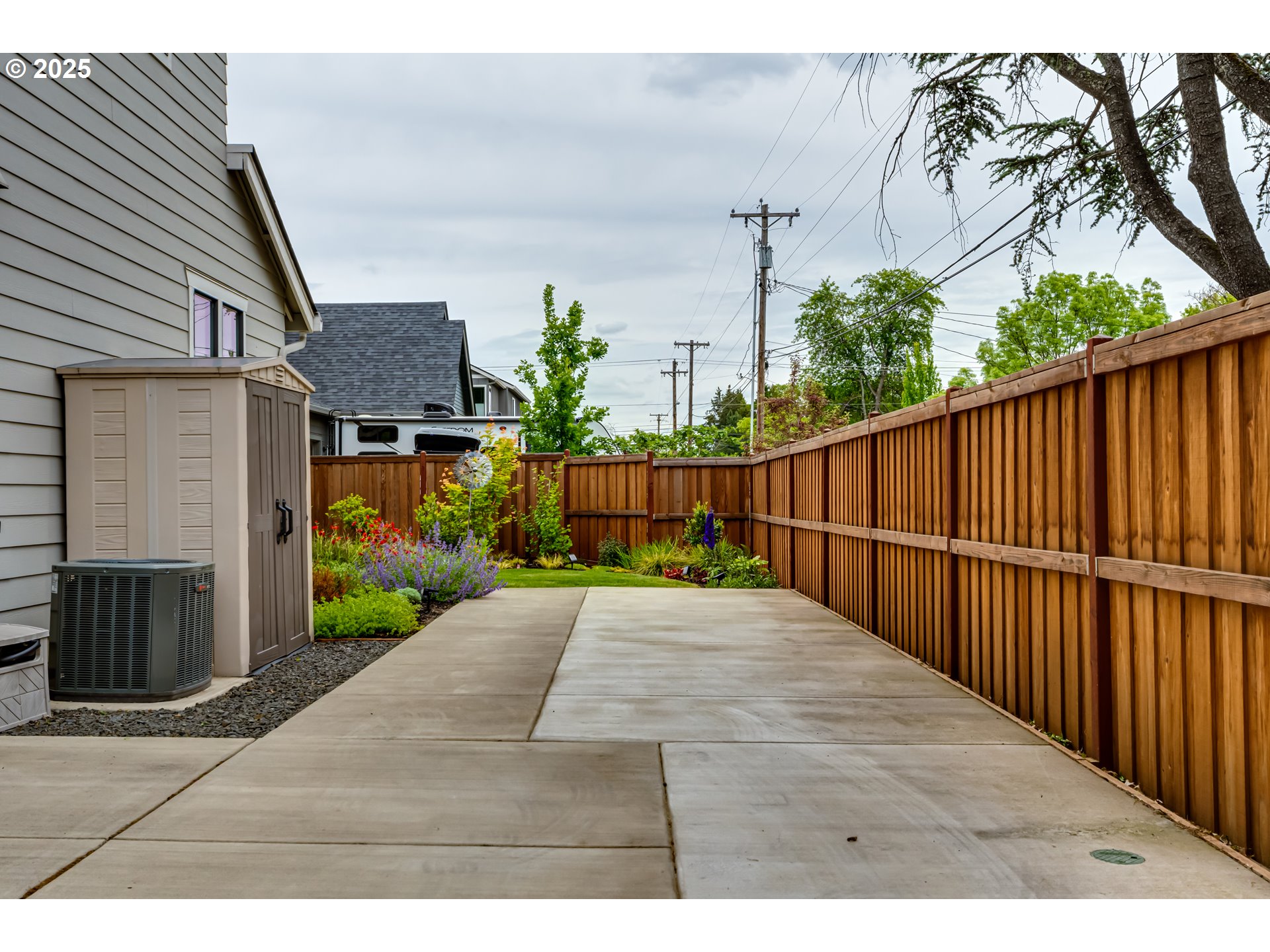 1489 Taylor Street Eugene, OR 97402 - Photo 40 of 47 a view of backyard with potted plants
