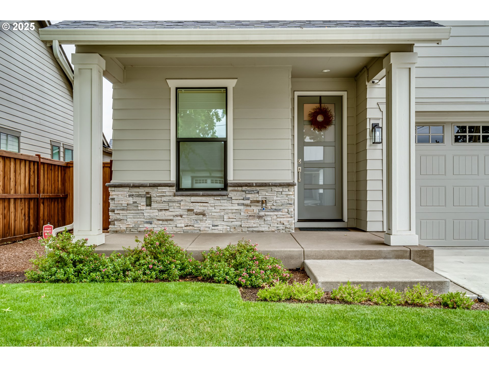 1489 Taylor Street Eugene, OR 97402 - Photo 4 of 47 a front view of a house with garden