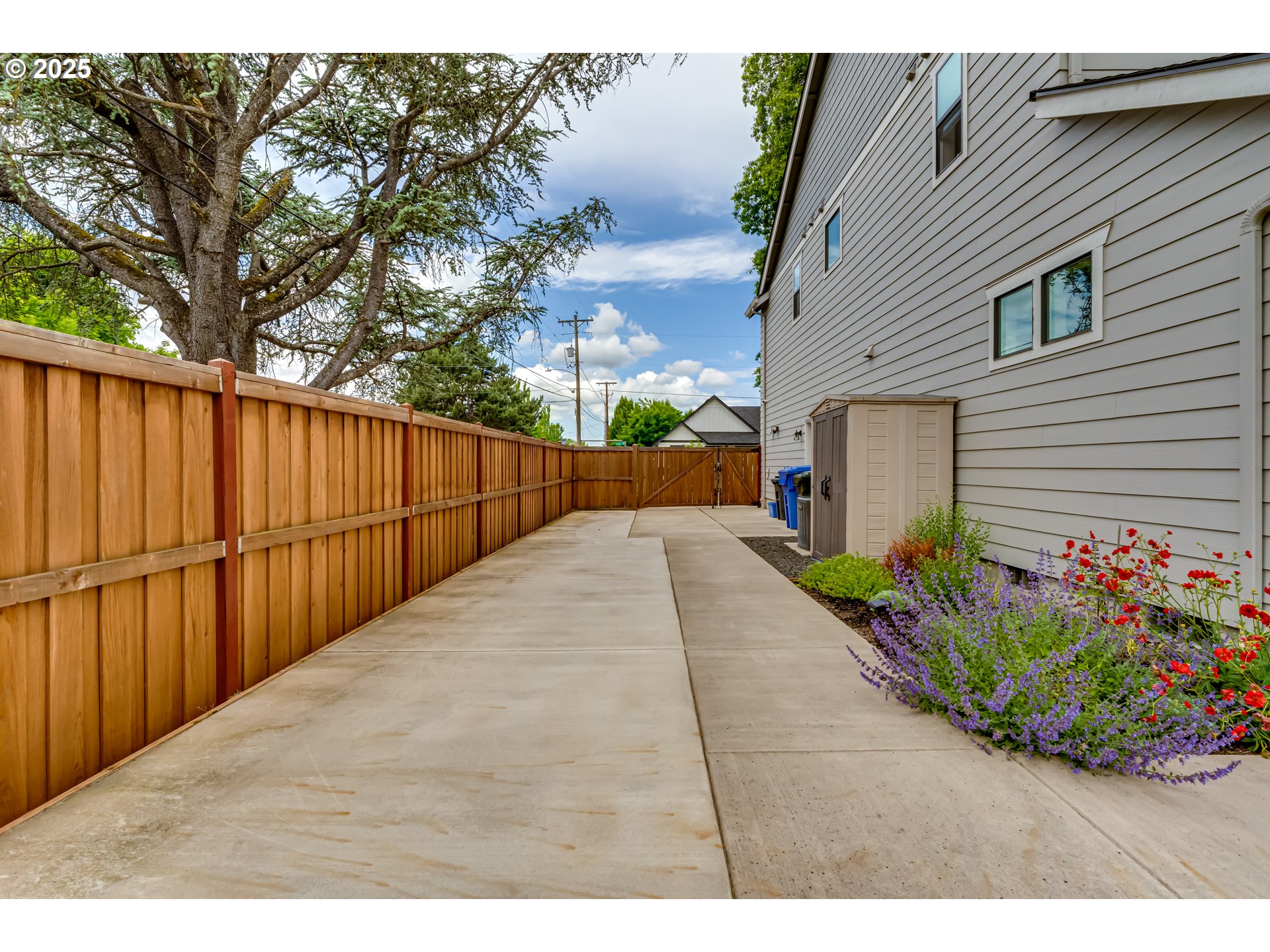 1489 Taylor Street Eugene, OR 97402 - Photo 42 of 47 a view of a backyard