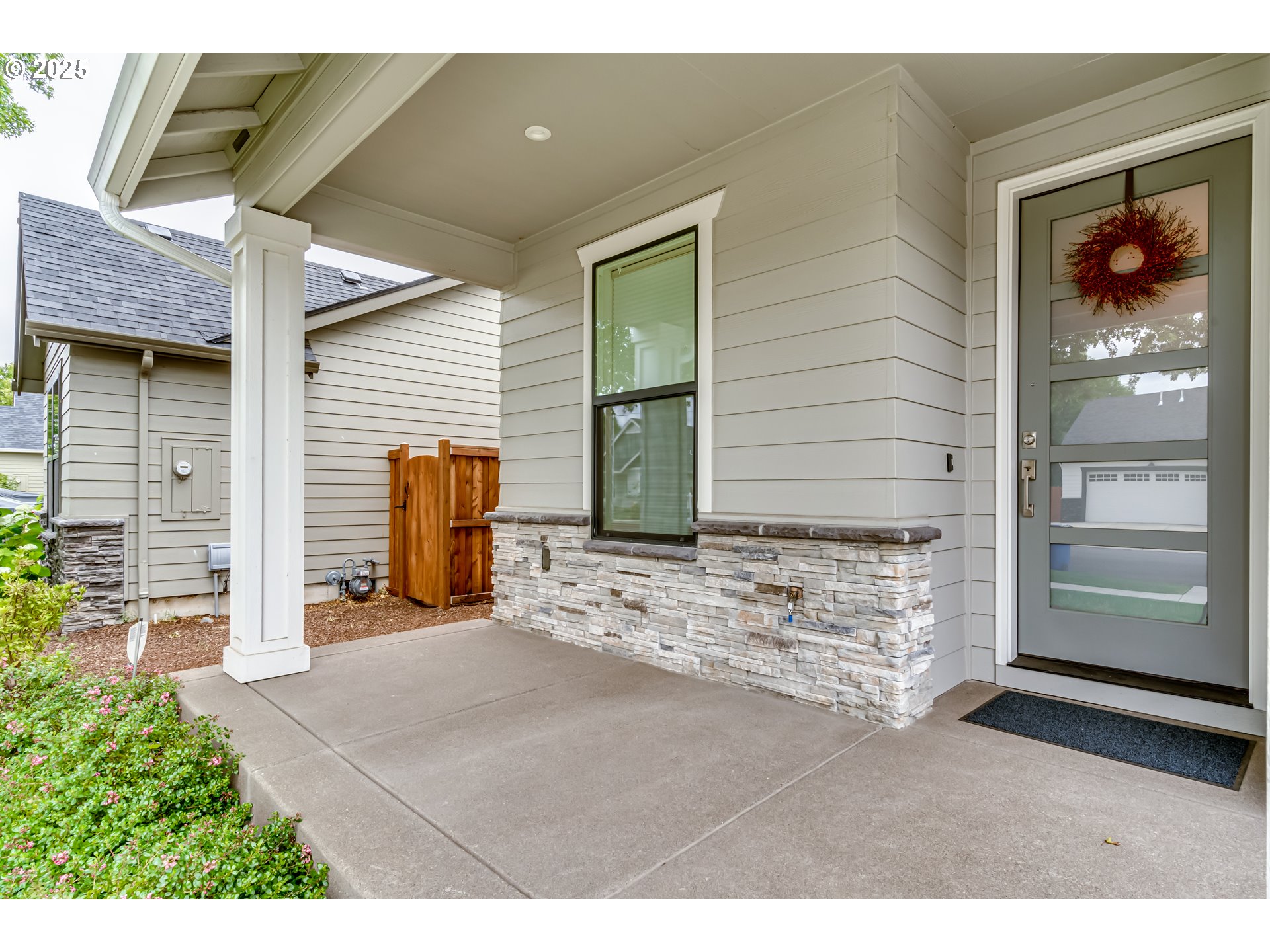 1489 Taylor Street Eugene, OR 97402 - Photo 5 of 47 a view of house with backyard and tub