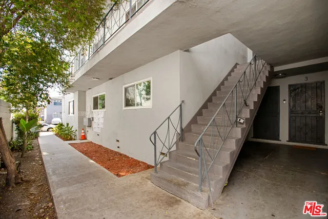 a view of entryway and hall