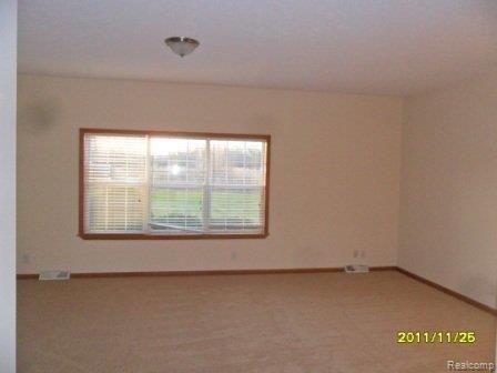 28987 Sumpter Road New Boston, MI 48164 - Photo 11 of 17 011.JPG