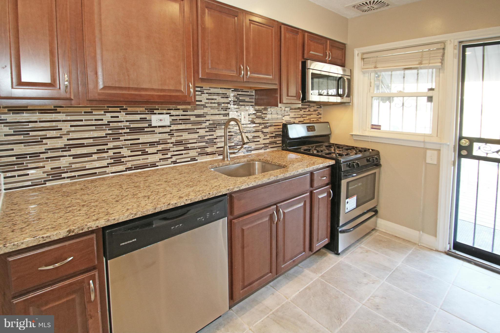 846 Stamford Road Baltimore, MD 21229 - Photo 8 of 23 Kitchen