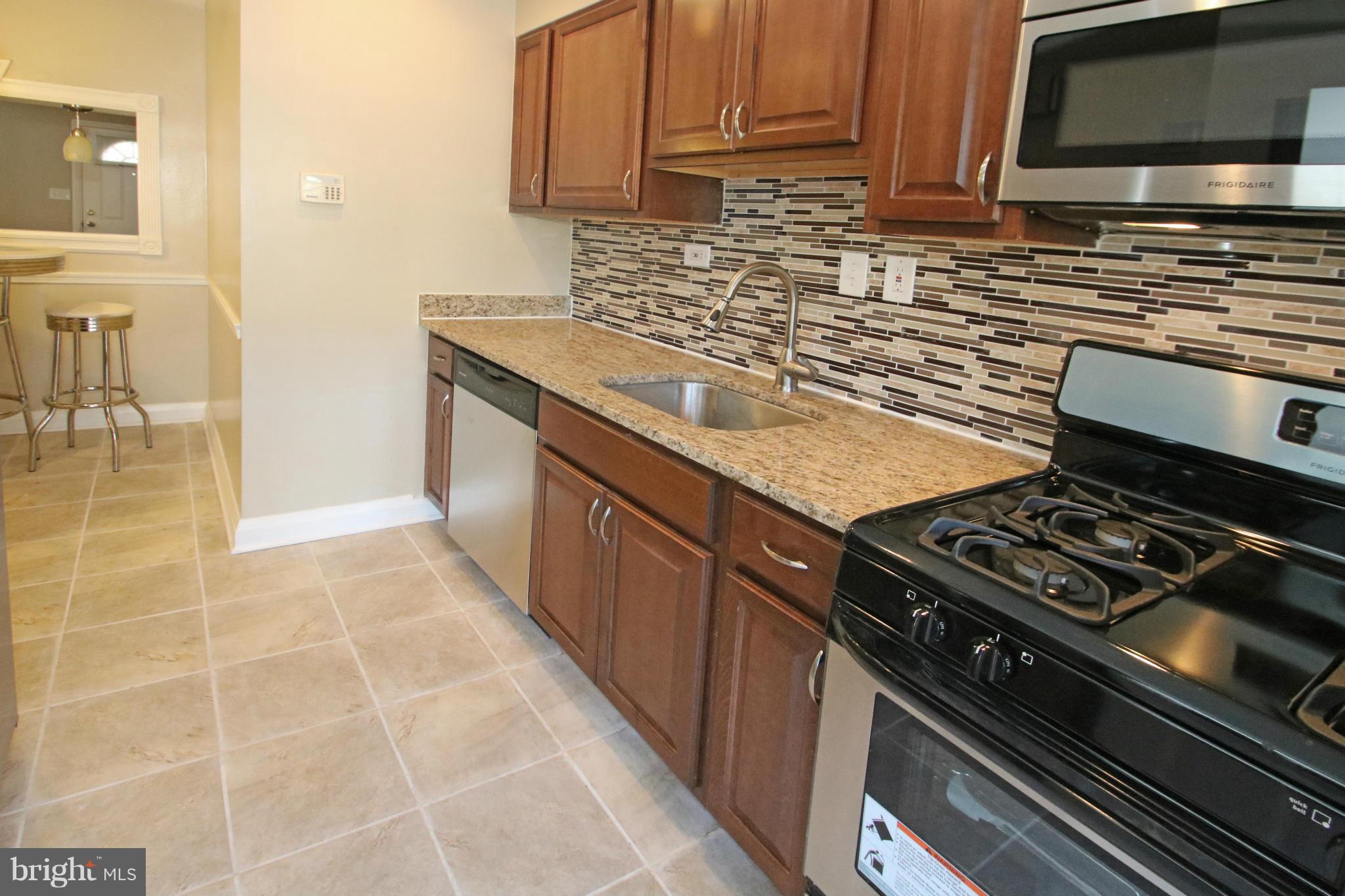 846 Stamford Road Baltimore, MD 21229 - Photo 9 of 23 Kitchen