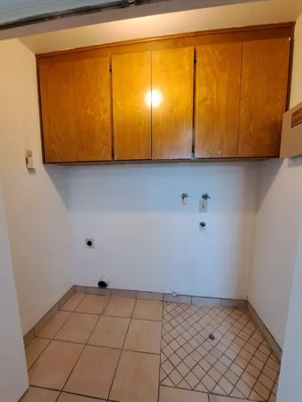 a view of empty room with window