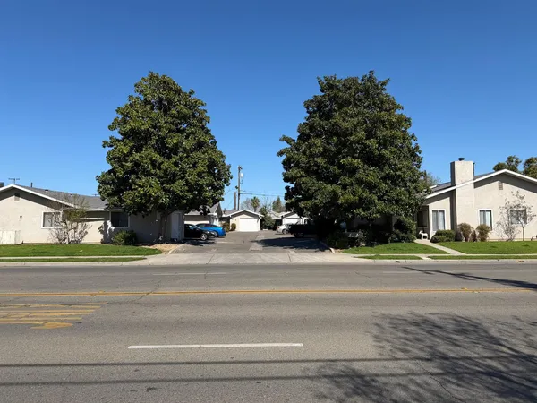 a view of a house with a yard and plants