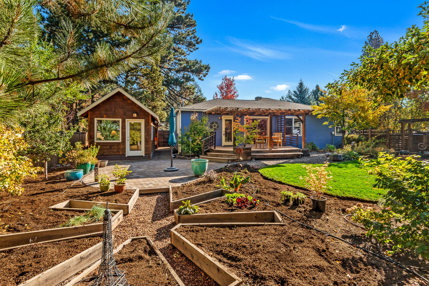 809 Northeast 9th Street Bend, OR 97701 - Photo 28 of 42 Vegetable garden