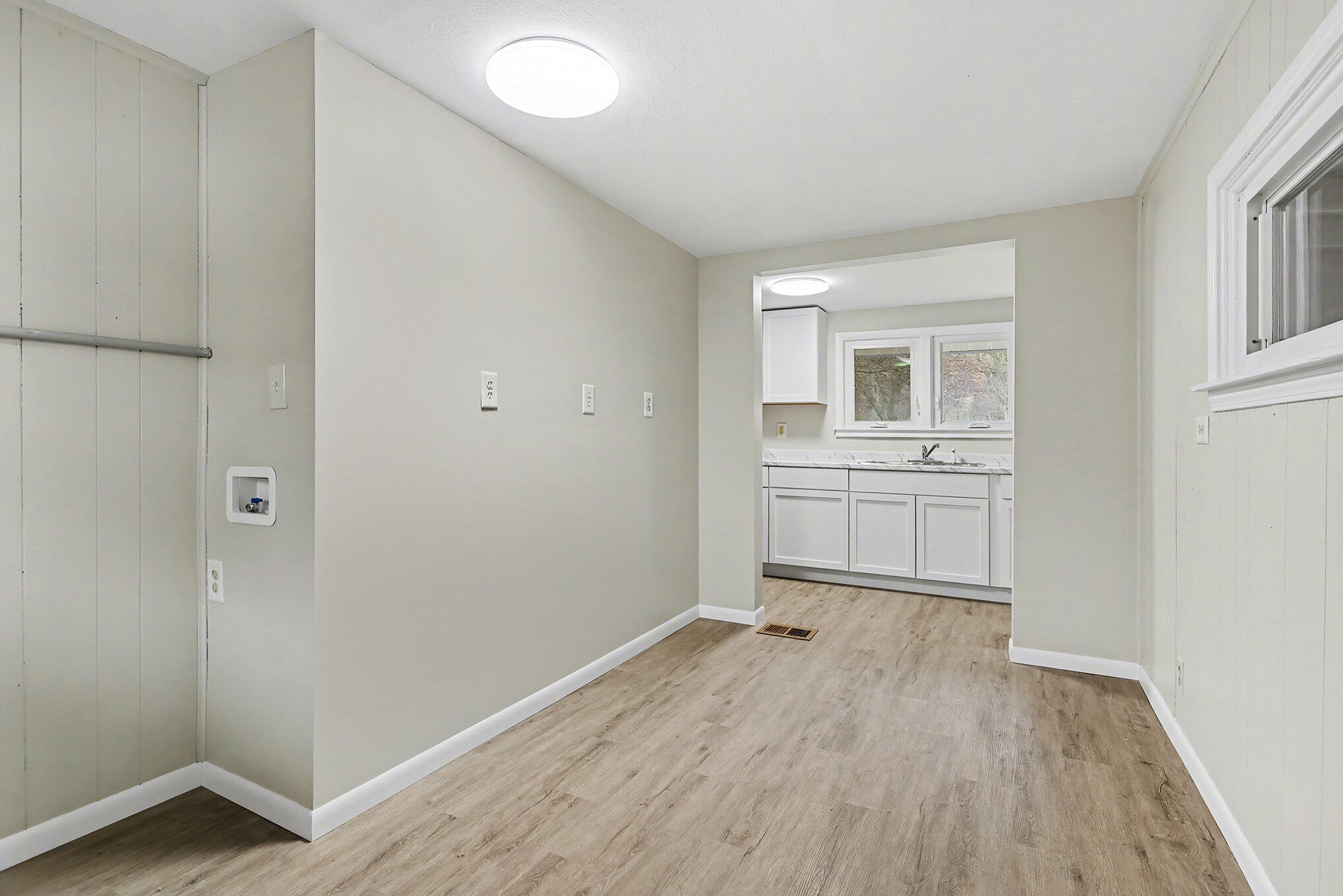 2816 Madison Street Niles, MI 49120 - Photo 6 of 14 008_file_823