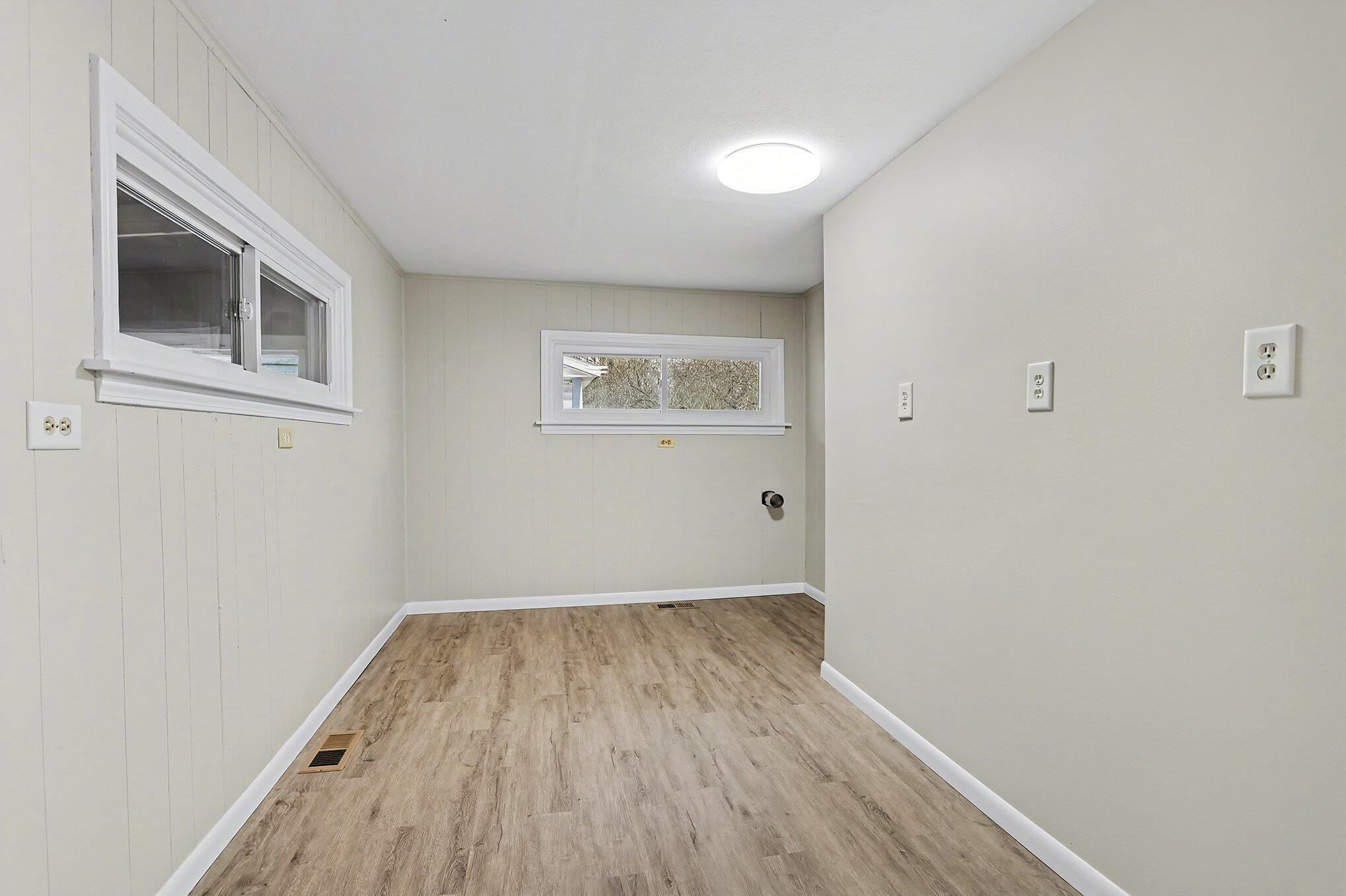 2816 Madison Street Niles, MI 49120 - Photo 7 of 14 009_file_892