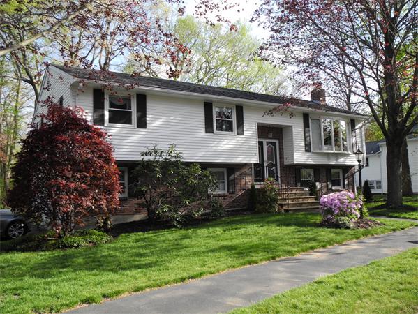 9 Riverside Drive Reading, MA 01867 - Photo 1 of 14 Gallery Image 1