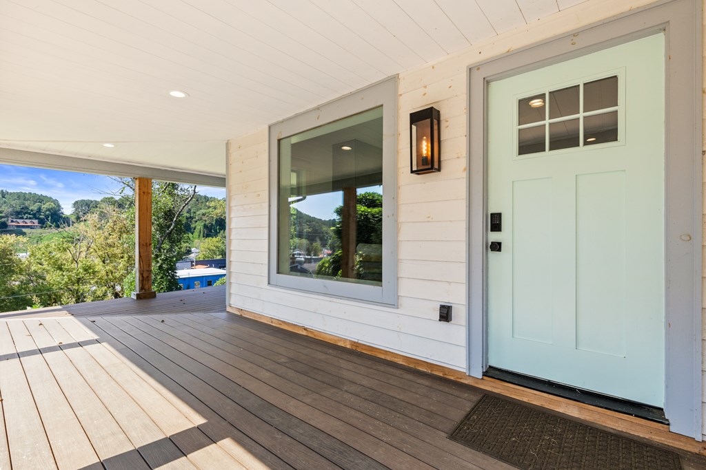 111 Highland Street Copperhill, TN 37317 - Photo 4 of 41 a view of front door and porch