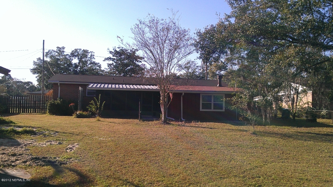10587 Villanova Road Jacksonville, FL 32218 - Photo 2 of 13 a front view of a house with a yard