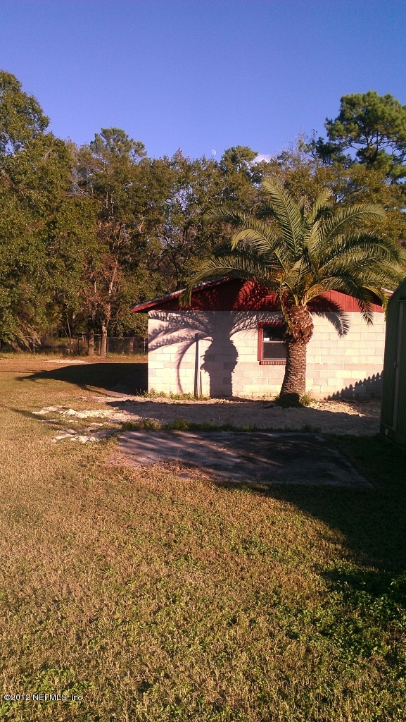 10587 Villanova Road Jacksonville, FL 32218 - Photo 5 of 13 a view of a yard