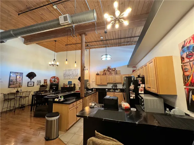 $2,275 | 1117 Douglas Avenue, Unit 303, North Providence, RI 02904