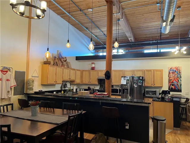 $2,275 | 1117 Douglas Avenue, Unit 303, North Providence, RI 02904