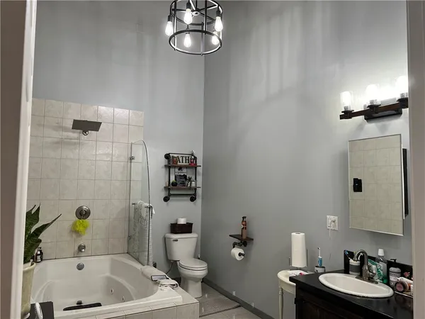 $2,275 | 1117 Douglas Avenue, Unit 303, North Providence, RI 02904