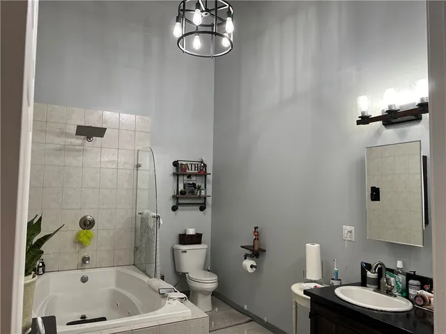 $2,275 | 1117 Douglas Avenue, Unit 303, North Providence, RI 02904