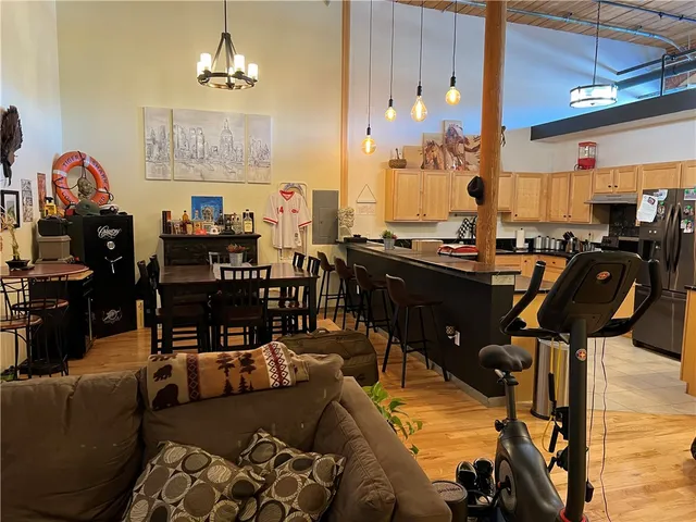 $2,275 | 1117 Douglas Avenue, Unit 303, North Providence, RI 02904