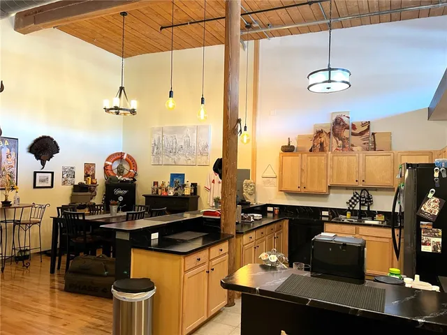 $2,275 | 1117 Douglas Avenue, Unit 303, North Providence, RI 02904