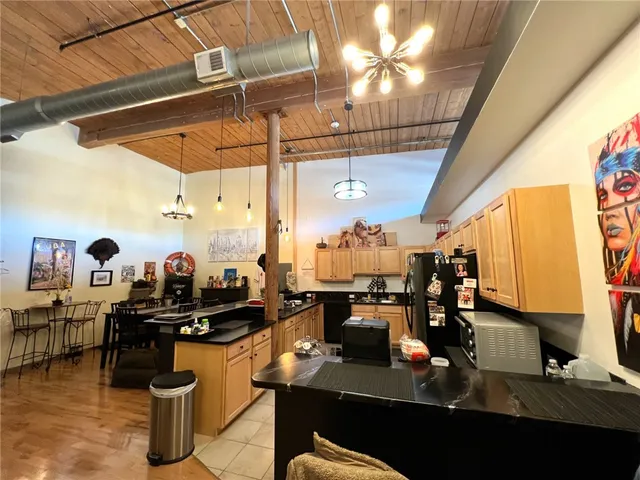 $2,275 | 1117 Douglas Avenue, Unit 303, North Providence, RI 02904