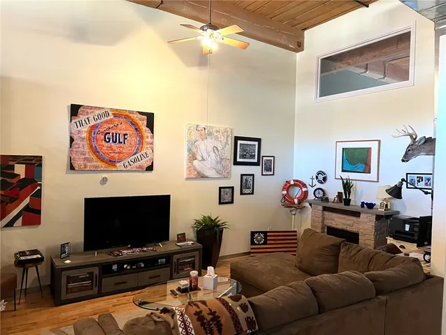 $2,275 | 1117 Douglas Avenue, Unit 303, North Providence, RI 02904