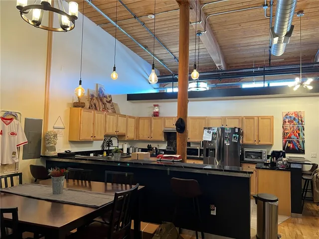 $2,275 | 1117 Douglas Avenue, Unit 303, North Providence, RI 02904