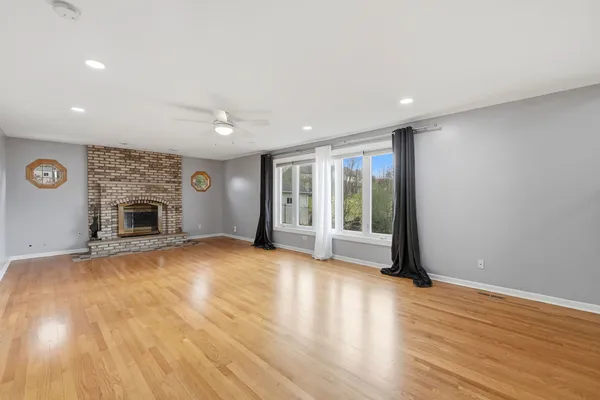 $599,900 | 8920 Emerald Court, Hickory Hills, IL 60457