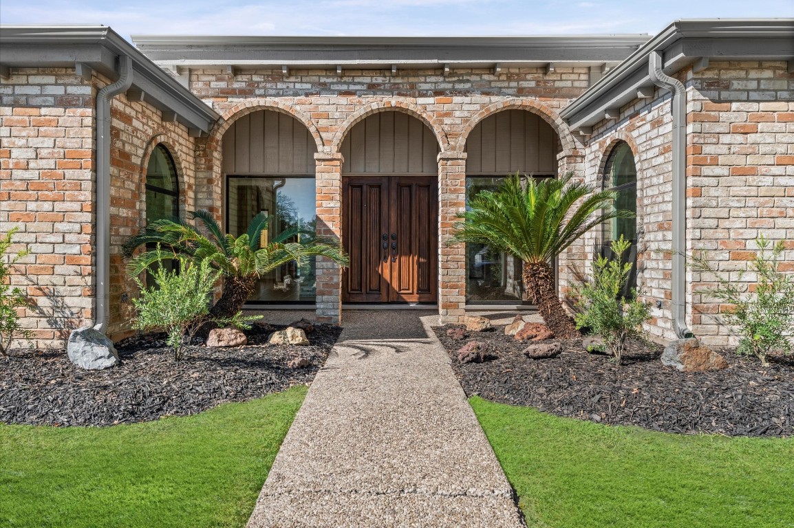 5634 Jason Street Houston, TX 77096 - Photo 4 of 25 a front view of a house with garden