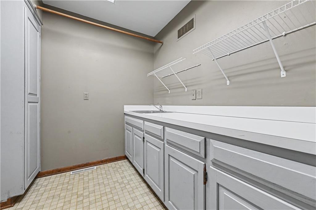 12209 Aberdeen Road Leawood, KS 66209 - Photo 16 of 42