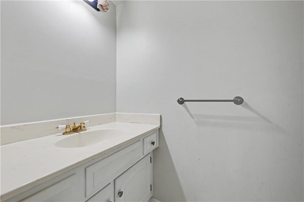 12209 Aberdeen Road Leawood, KS 66209 - Photo 17 of 42