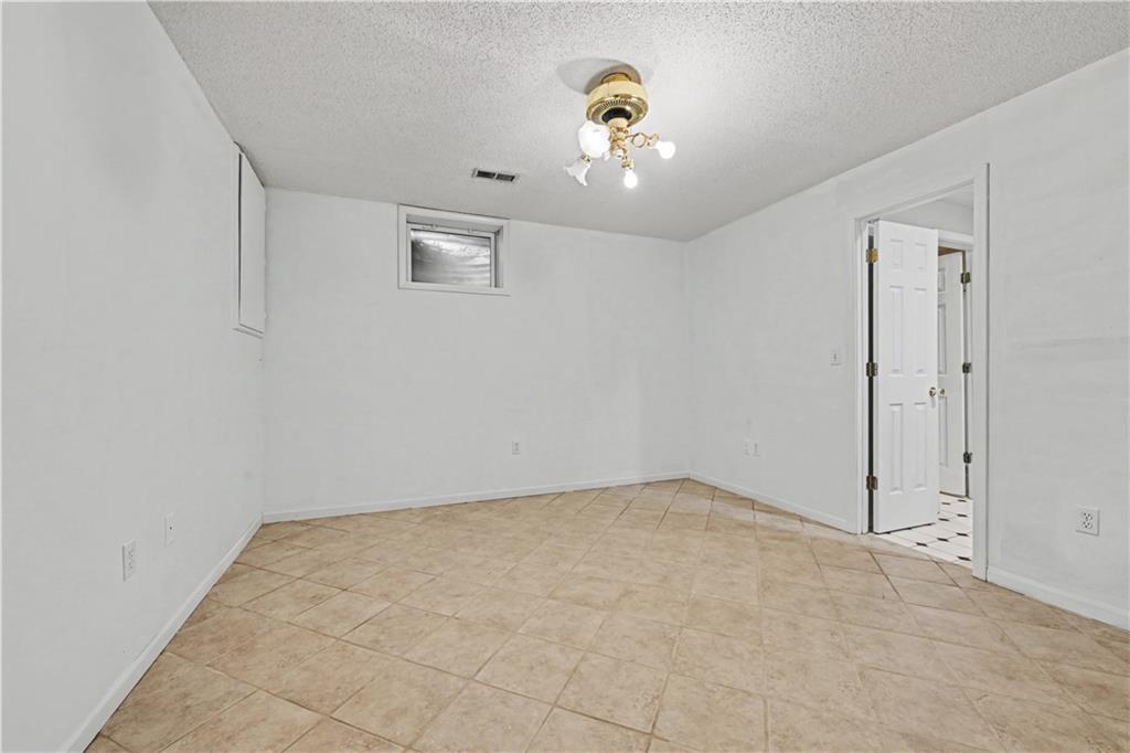 12209 Aberdeen Road Leawood, KS 66209 - Photo 33 of 42