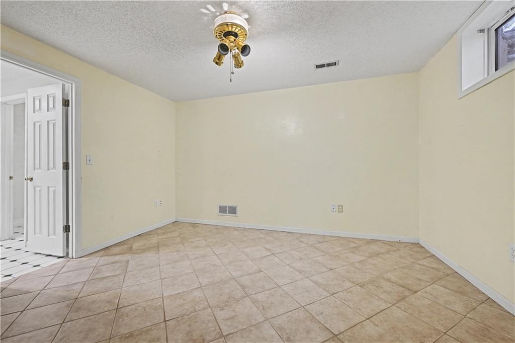 12209 Aberdeen Road Leawood, KS 66209 - Photo 36 of 42