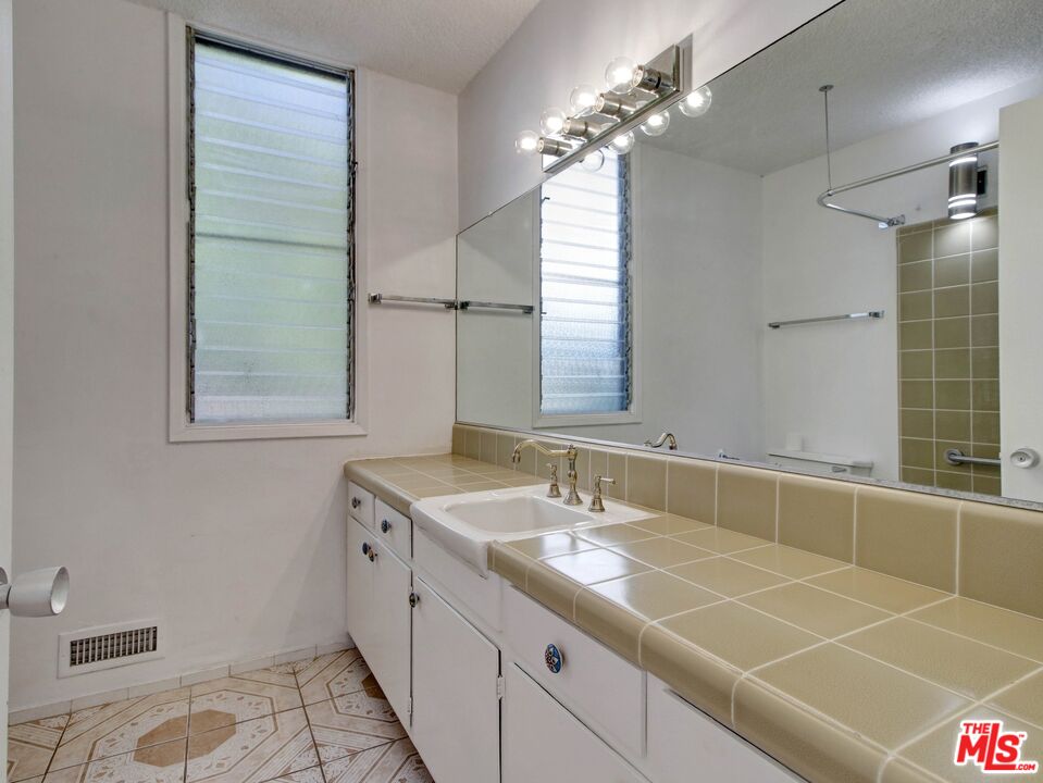 3557 Serra Road Malibu, CA 90265 - Photo 17 of 18