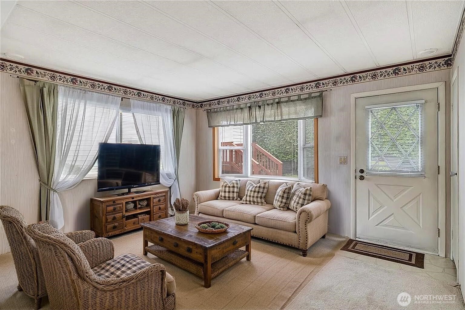 17044 Woodcrest Drive Northeast Bothell, WA 98011 - Photo 4 of 23